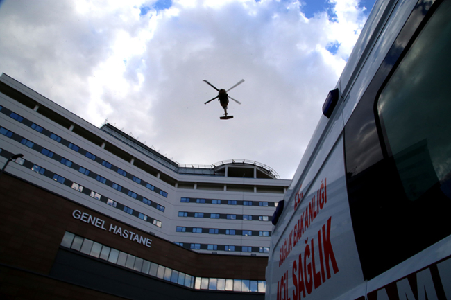 Devletin hava araçları, yüzlerce yaralının imdadına yetişti